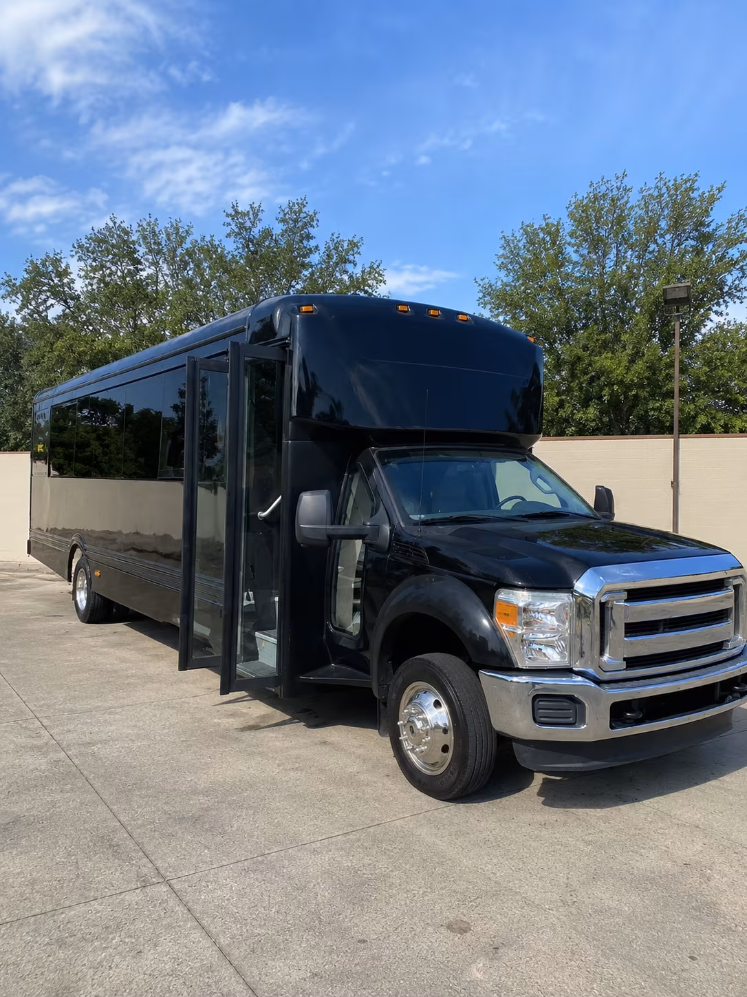 revere 20 passenger party bus